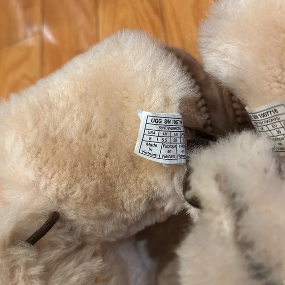 UGG Boots - Picture 7 of 9